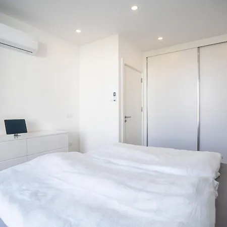 Apartment Charming One Bedroom In The Akanthou