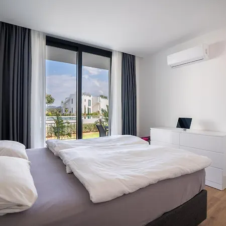 Charming One Bedroom In The Apartment *