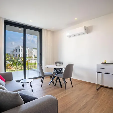Charming One Bedroom In The Apartment Akanthou