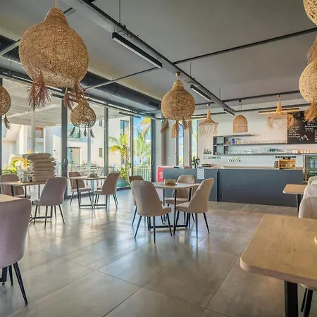Charming One Bedroom In The Apartament *