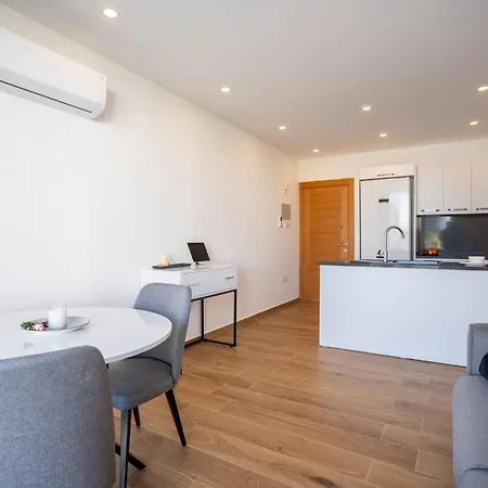 Charming One Bedroom In The Apartament